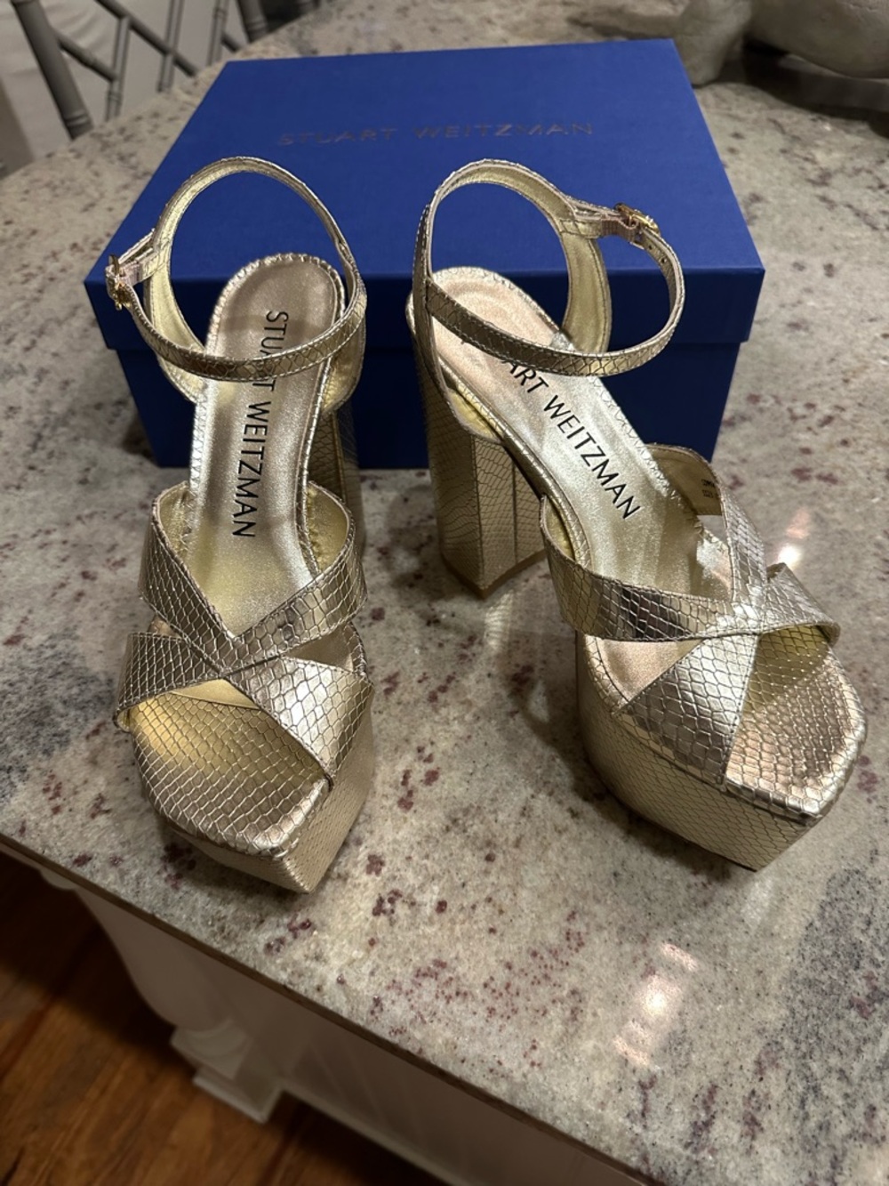Stuart Weitzman Miami Squarehigh 140 Platform Block
Heel Sandal Gold 7
Brand new